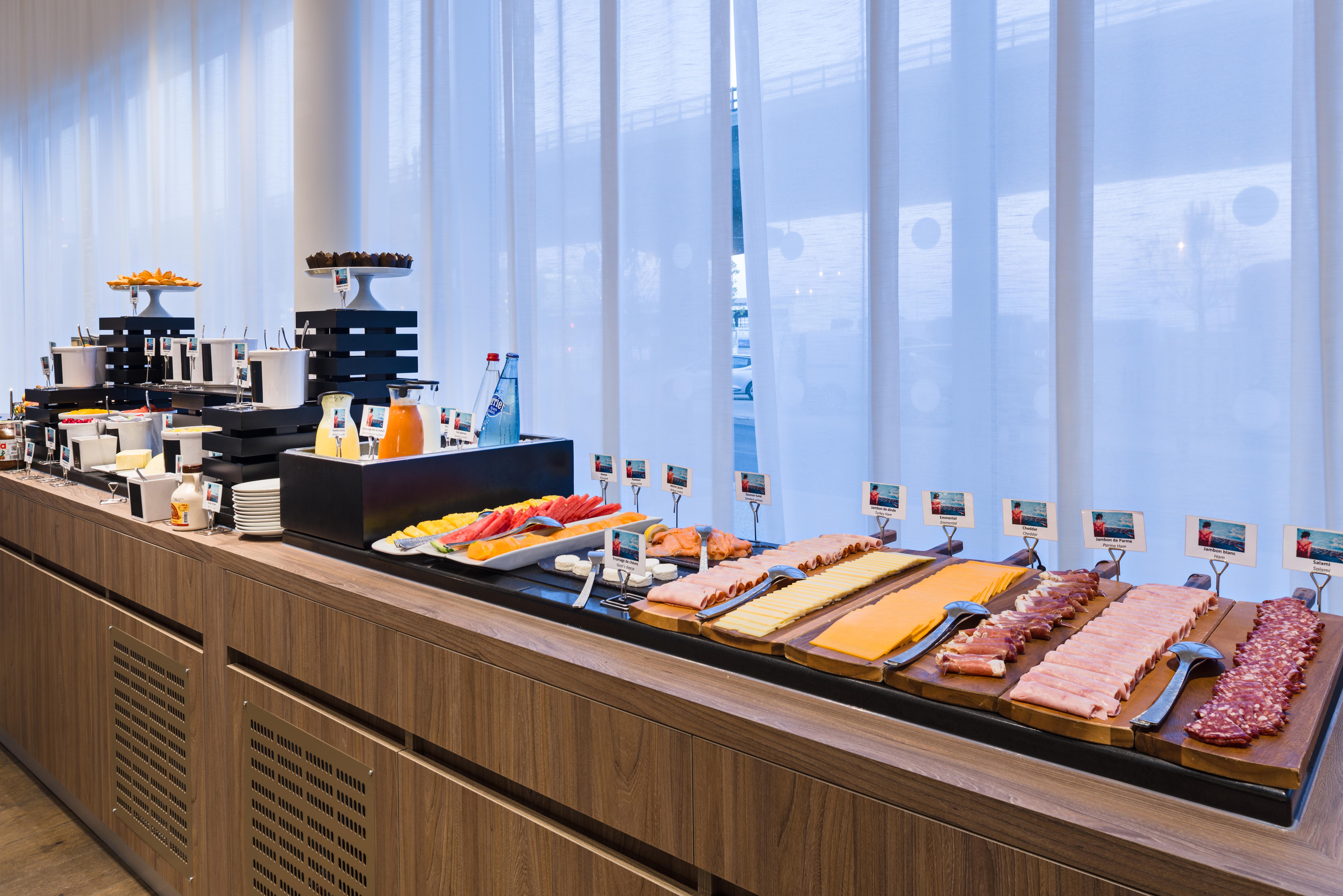 Golden Tulip Marseille Euromed Hotel Ngoại thất bức ảnh