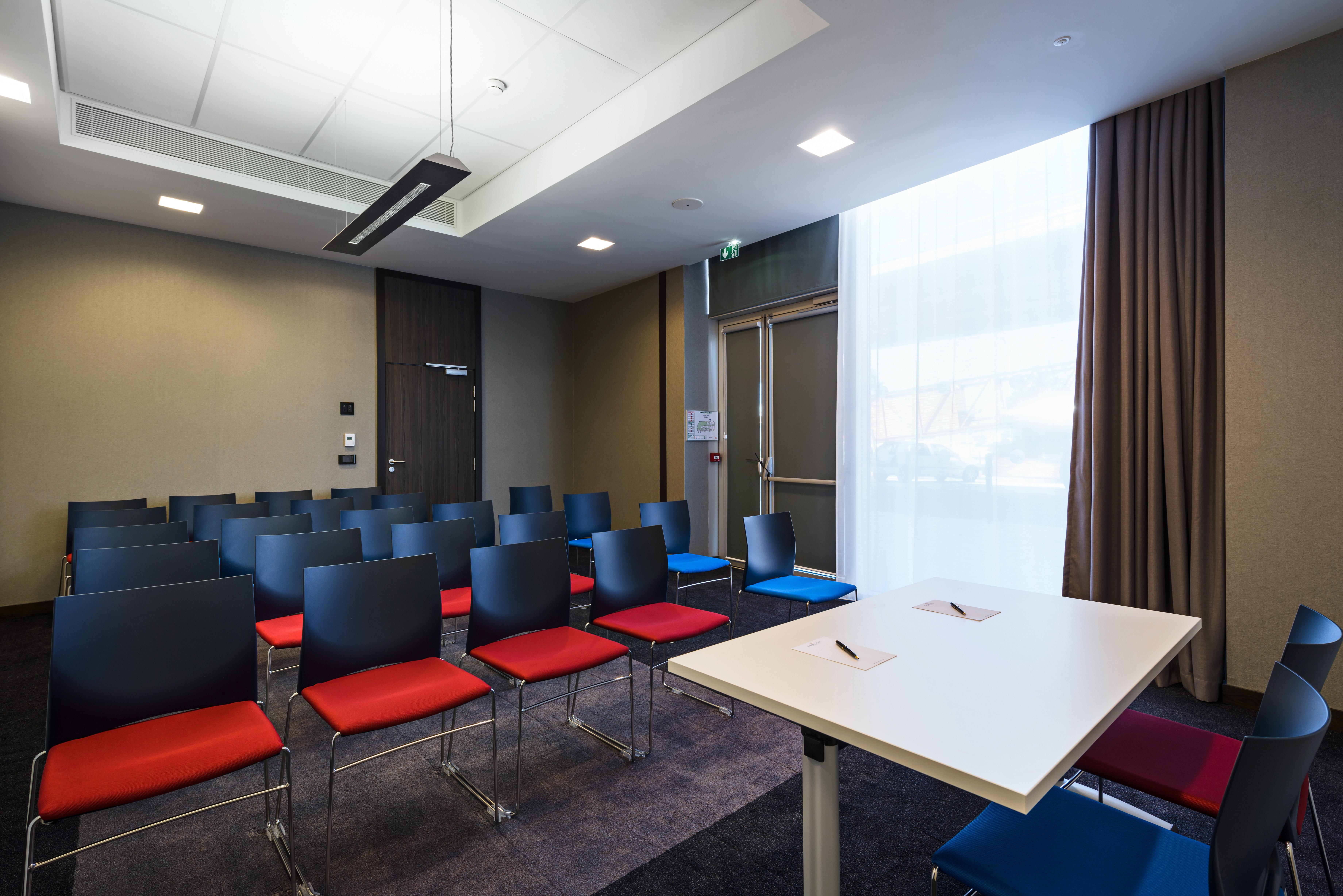 Golden Tulip Marseille Euromed Hotel Ngoại thất bức ảnh