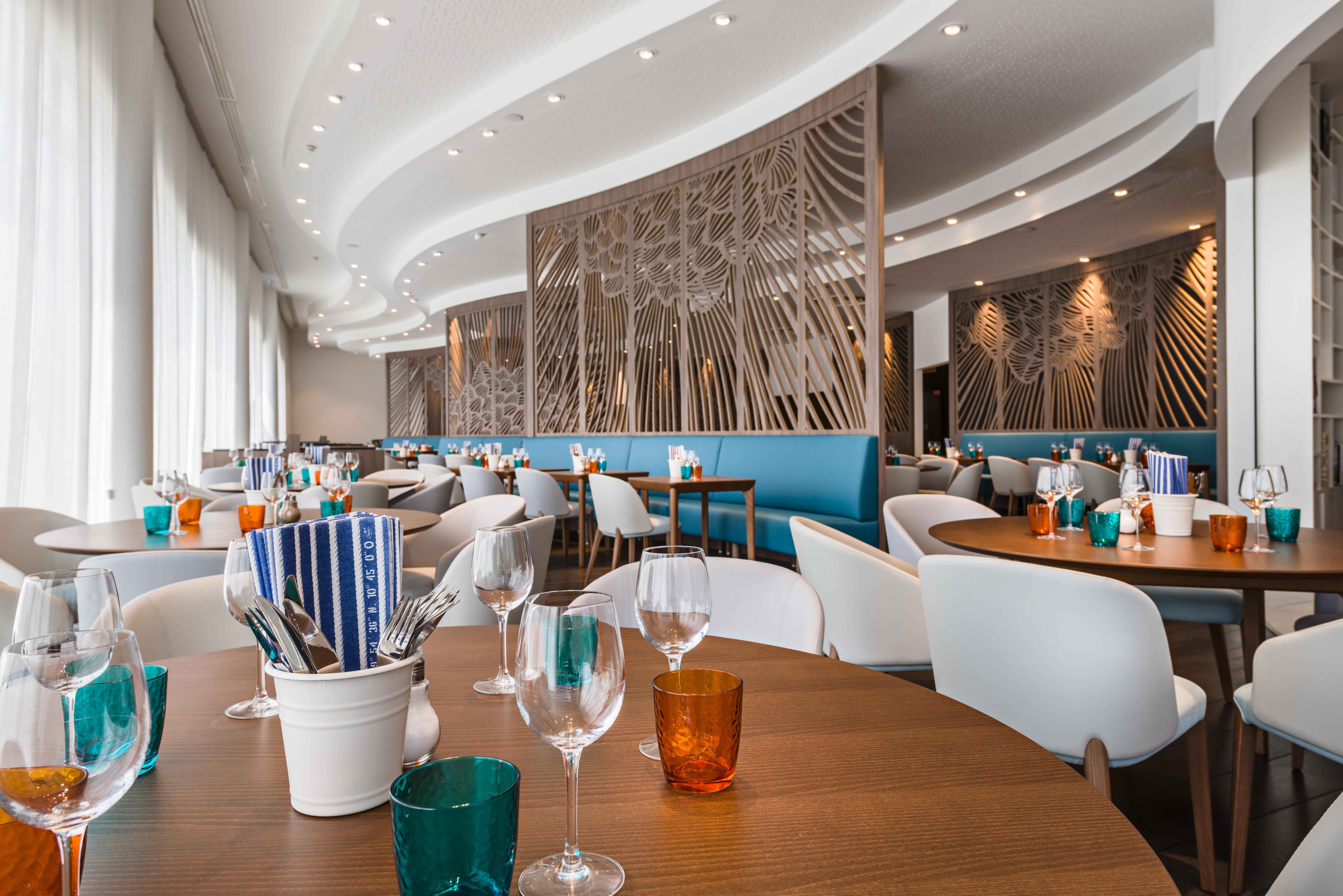 Golden Tulip Marseille Euromed Hotel Ngoại thất bức ảnh