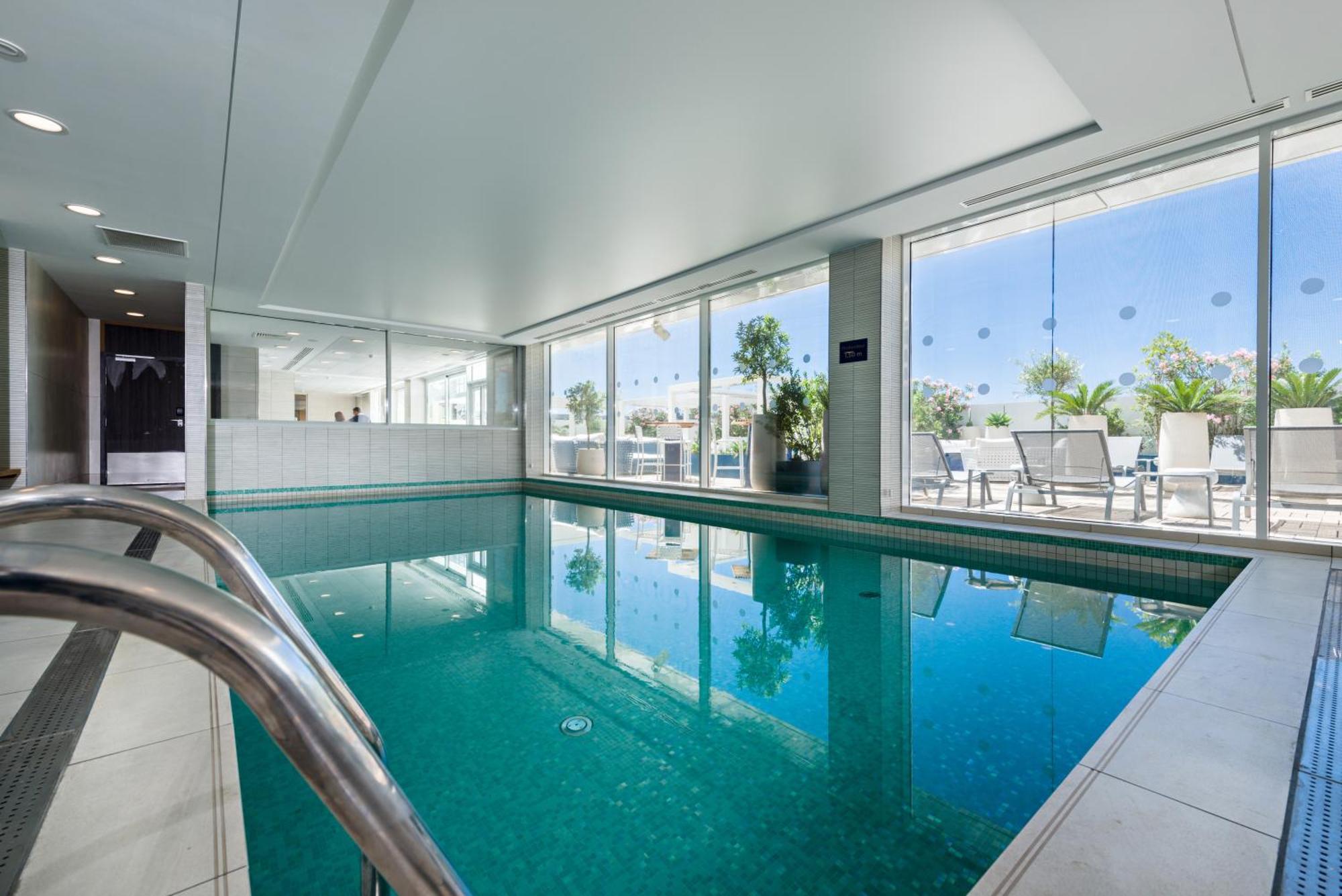 Golden Tulip Marseille Euromed Hotel Ngoại thất bức ảnh